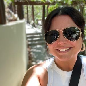 Meet your Posher, Abbye